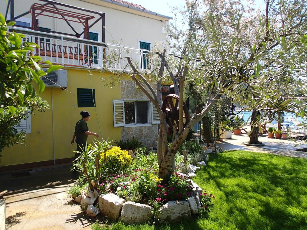 Apartments By The Sea Blace, Neretva Delta - Usce Neretve - 16068 Bagian luar foto